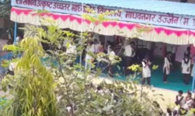 सम्मान के बाद शिक्षक गायब... विधार्धियो ने डांस किया..!