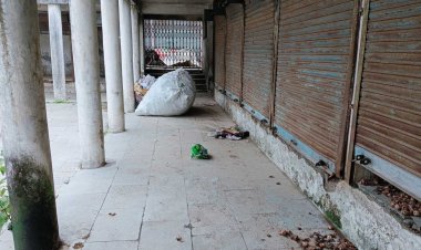 ऐसे होता है विकास: खाद-ठिया हुआ बर्बाद ...!