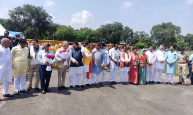 मुख्यमंत्री ने पूछा .... इतनी भीड अंदर कैसे आ गई ...!