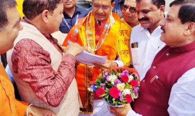 मुख्यमंत्री को समारोह की, नेताओं को आरोपी की ...!