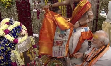 महाकाल की जलाधारी पर अखबार गिरा तो पीएम मोदी को उठाना पड़ा