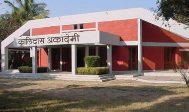 सत्ताधीशों के घर जाते हैं,पद्मश्री को डाक से पहुंचाते हैं..!