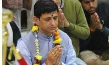 आप महापौर है ... आप तो नियम का पालन करते ...!