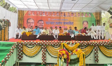 भोजन करना बंद करो, पहले भाषण सुनो ...!