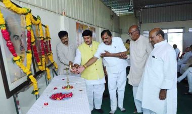 बैठने का शौक है, मेरे माथे पर बैठ जाओं...!