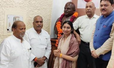 जब विधायक ने जोड़े महापौर के...' हाथ '... ..!