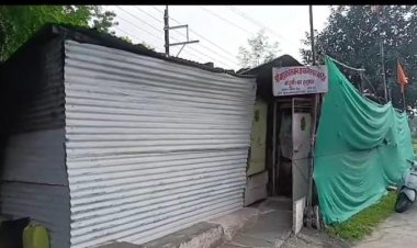 आजकल ना जाने किस कश्मकश में हैं मुंसिफ ... !   