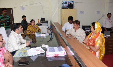 सनद रहे: इंडियन नेशनल काँग्रेस ... पार्टी का नाम है ...!   