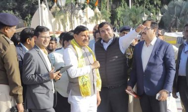 टॉयलेट ब्लॉक यहां बनाओंगे: तो शिखर-दर्शन कैसे करवाओंगे ...!