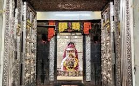 प्रशासन बे-बस है, भले ही उनके हाथ गिरेबान तक क्यों ना पहुंच जाएं